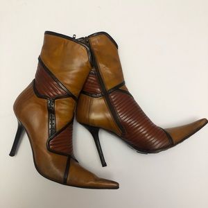 Leather pointed toe ankle boots.
